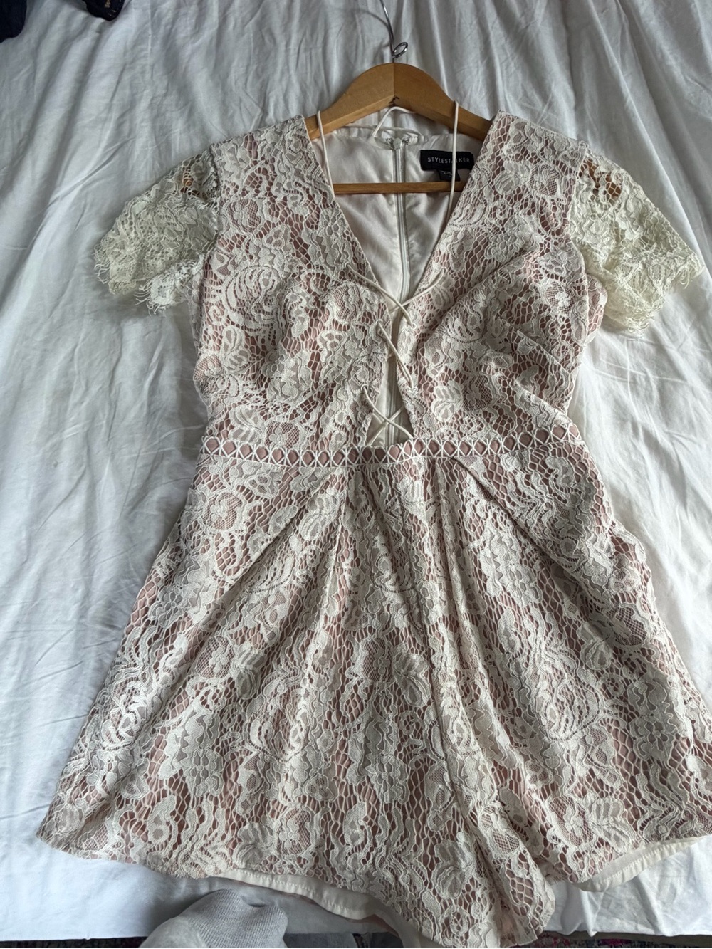 Stylestalker Cream Lace Dress with Soft Pink Lining